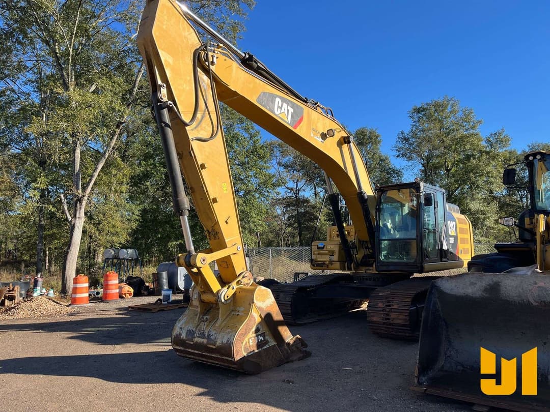 Image of Caterpillar 330FL Primary image