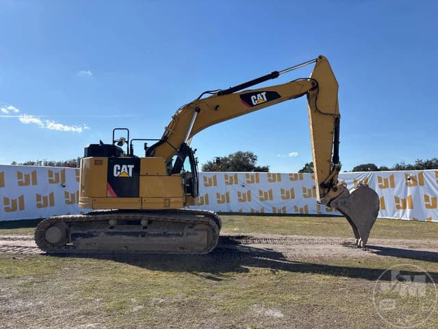 Image of Caterpillar 335FLCR equipment image 3