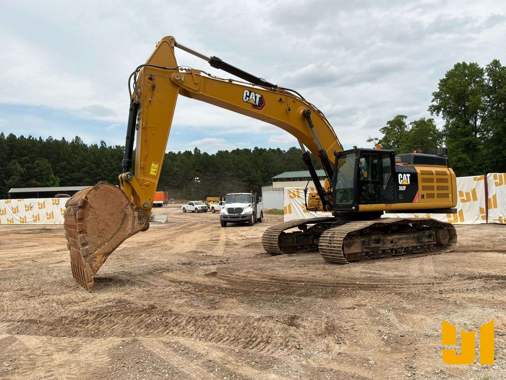 2018 Caterpillar 352F Equipment Image0