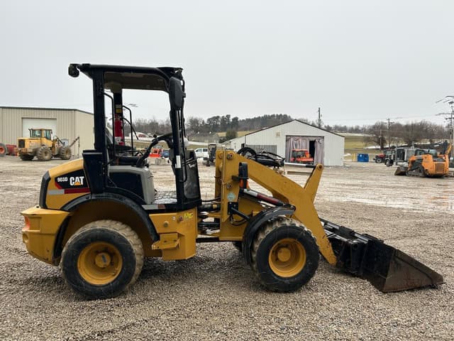 Image of Caterpillar 903D equipment image 4