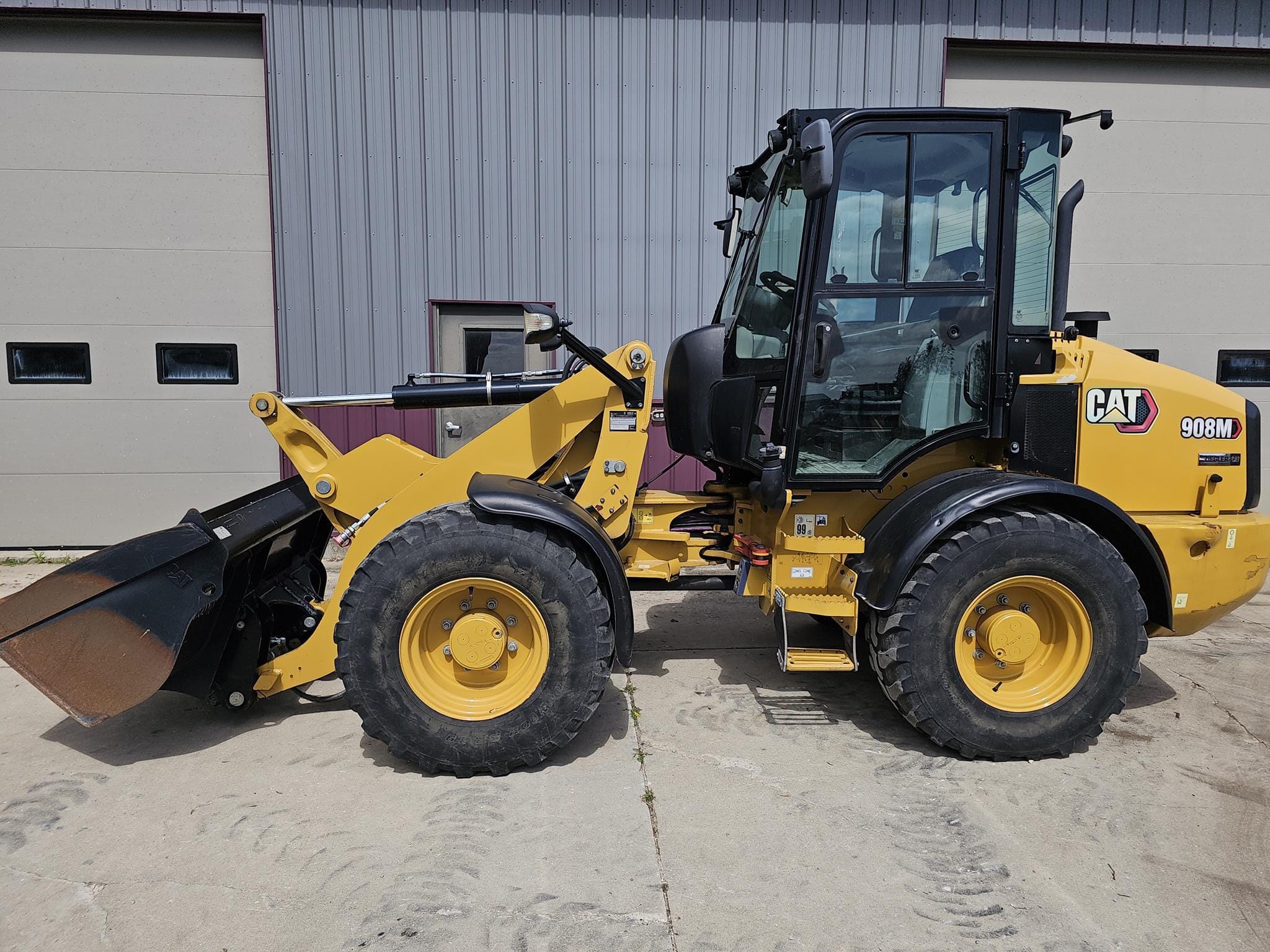 2018 Caterpillar 908M Equipment Image0
