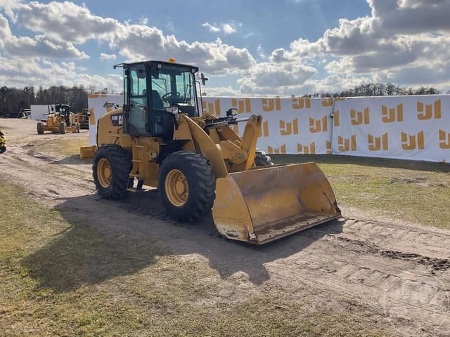 Image of Caterpillar 910M equipment image 2