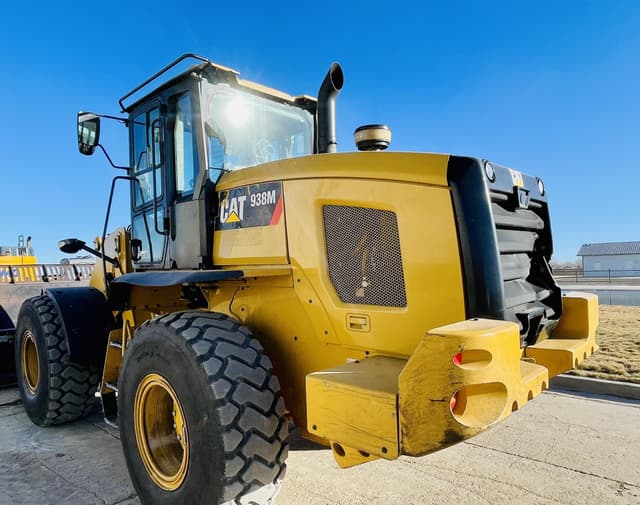 Image of Caterpillar 938M equipment image 4