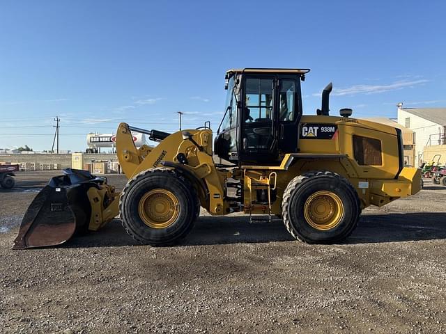 Image of Caterpillar 938M equipment image 4