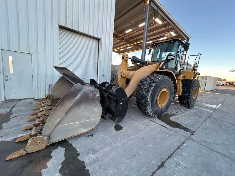 Image of Caterpillar 966M Primary Image