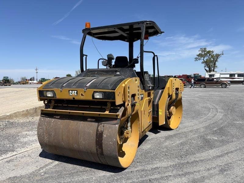 2018 Caterpillar CB10 Equipment Image0