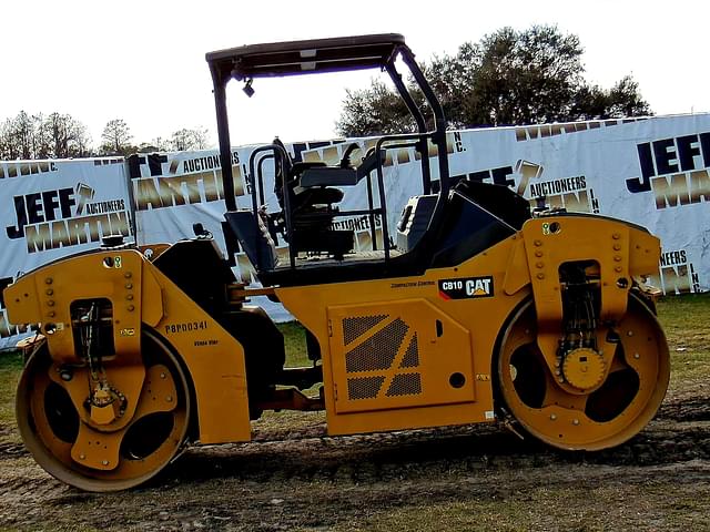 Image of Caterpillar CB10 equipment image 3