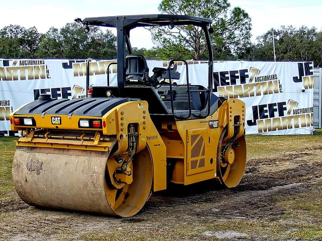 Image of Caterpillar CB10 equipment image 4