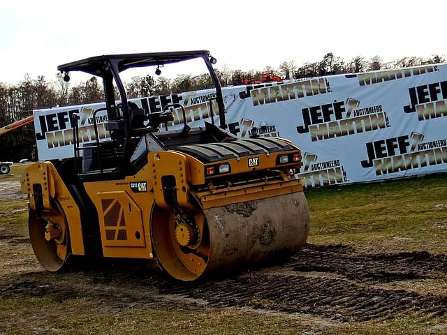 Image of Caterpillar CB10 equipment image 2