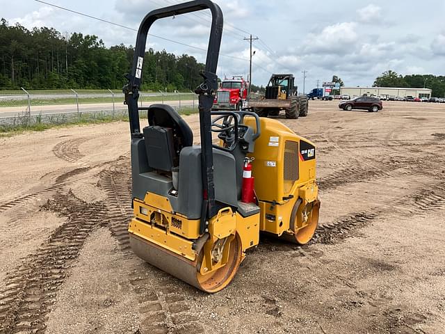Image of Caterpillar CB14B equipment image 4