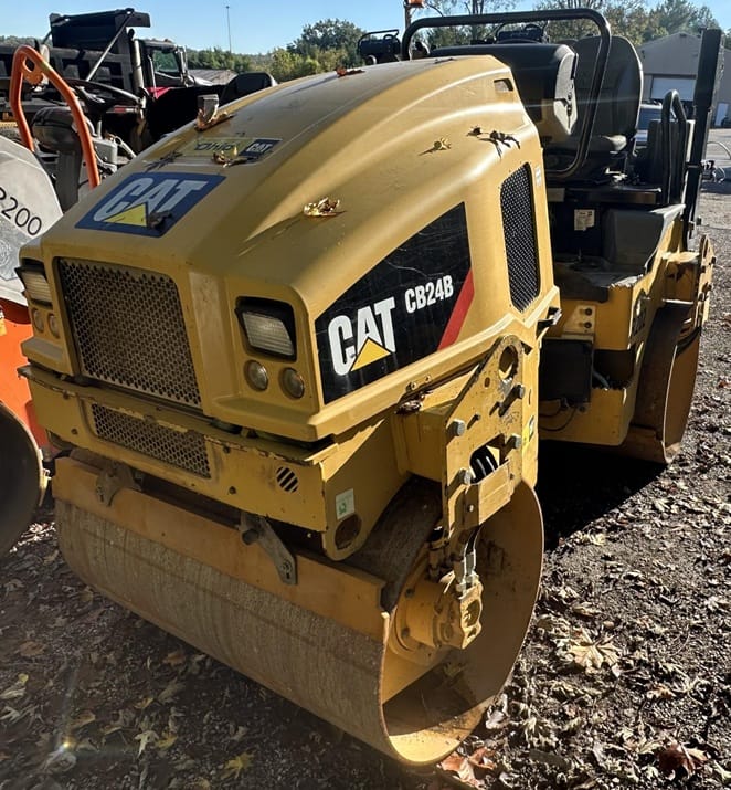2018 Caterpillar CB24B Equipment Image0