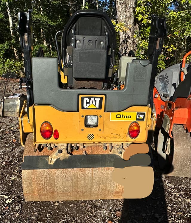 Image of Caterpillar CB24B equipment image 3
