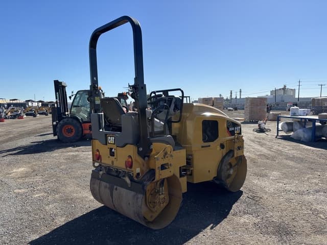 Image of Caterpillar CB24B equipment image 2