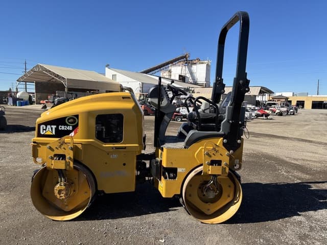 Image of Caterpillar CB24B equipment image 4