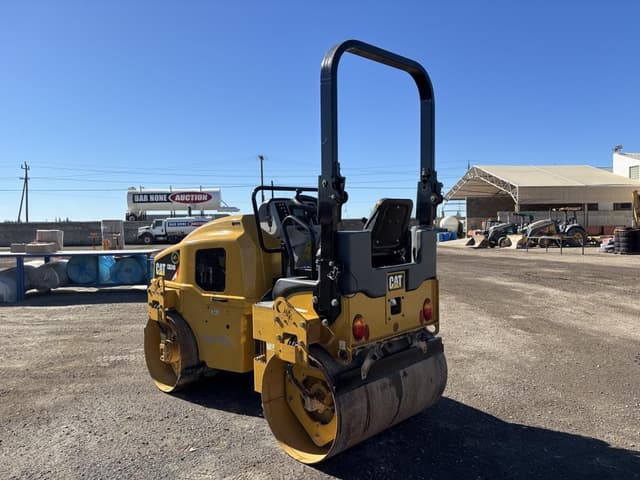 Image of Caterpillar CB24B equipment image 3