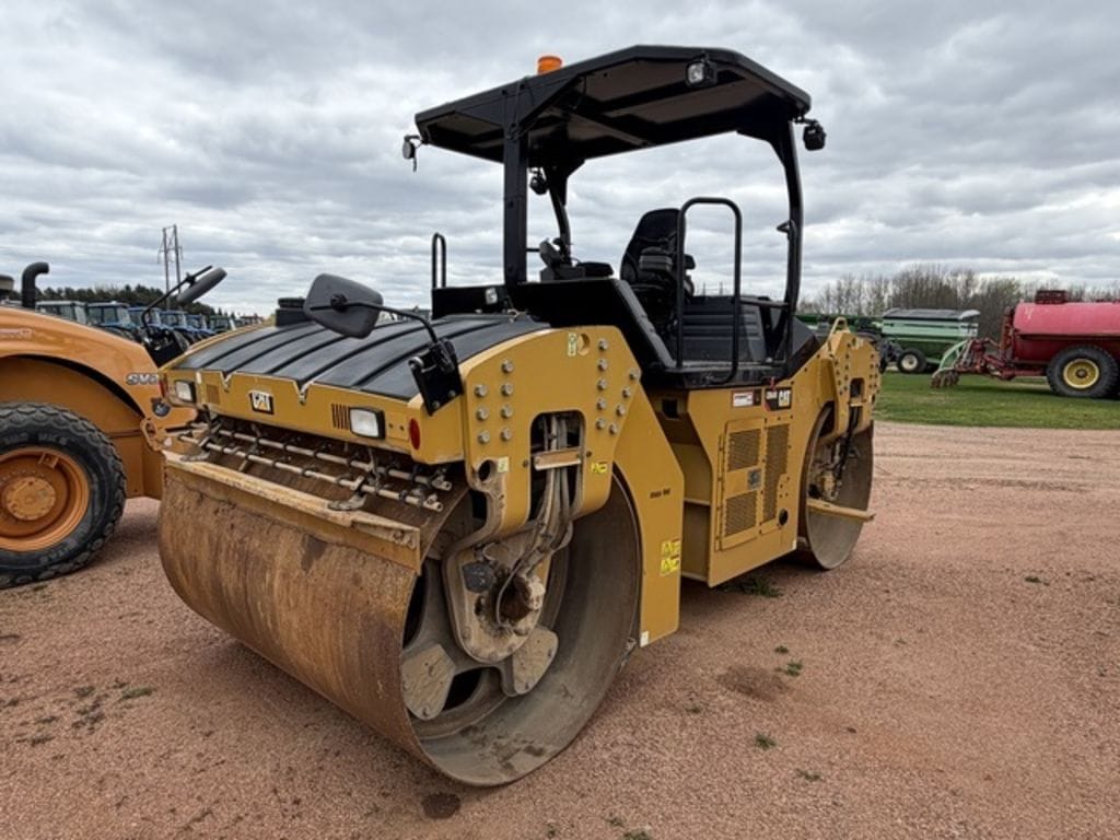 2018 Caterpillar CB64B Equipment Image0