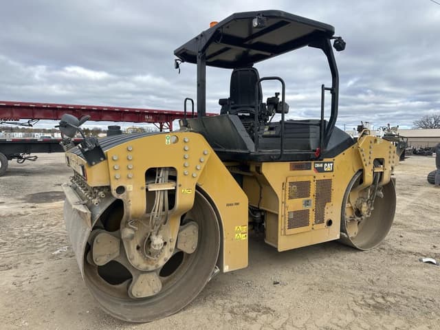 Image of Caterpillar CB64B equipment image 4