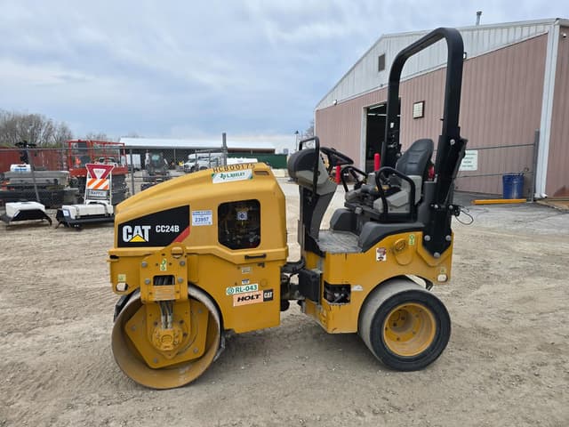 Image of Caterpillar CC24B equipment image 2