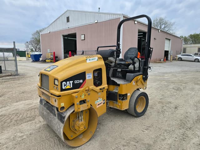 Image of Caterpillar CC24B equipment image 1