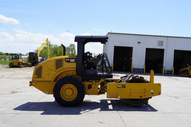 Image of Caterpillar CP44B equipment image 4