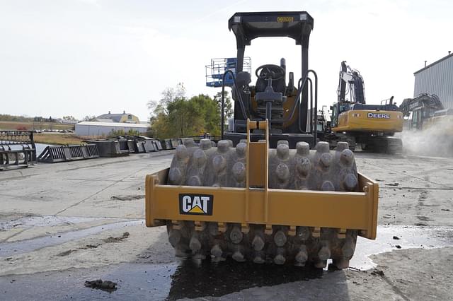 Image of Caterpillar CP44B equipment image 2