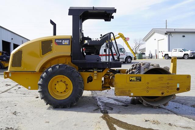 Image of Caterpillar CP44B equipment image 4