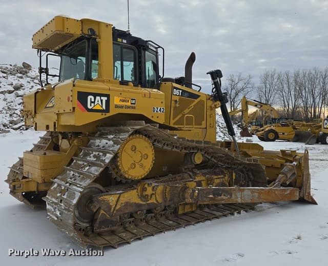 Image of Caterpillar D6T equipment image 4