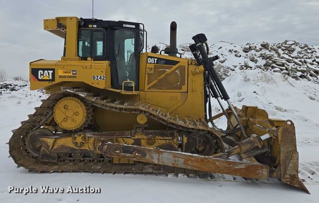 Image of Caterpillar D6T equipment image 3