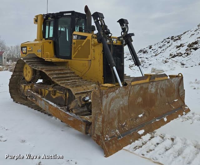Image of Caterpillar D6T equipment image 2