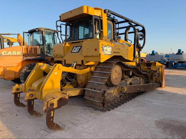 Image of Caterpillar D6T XL equipment image 2