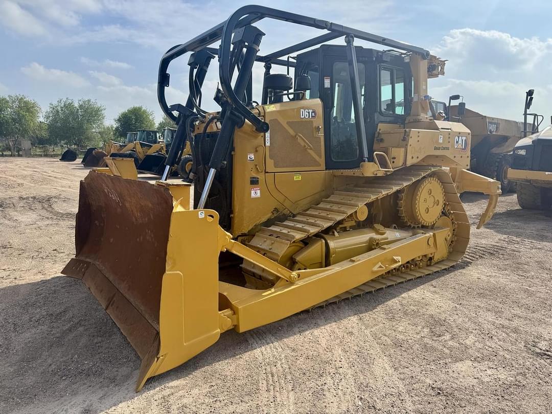 Image of Caterpillar D6T XL Image 1