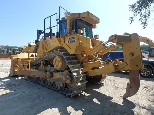 Image of Caterpillar D8T equipment image 2