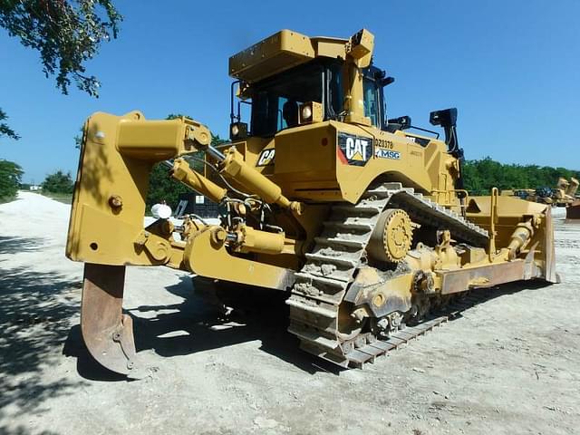 Image of Caterpillar D8T equipment image 3