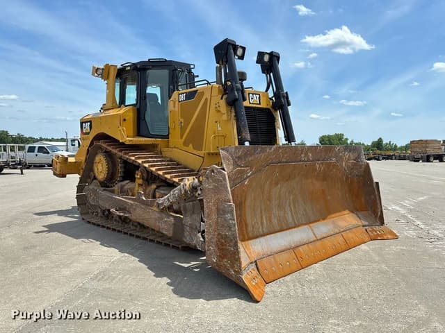 Image of Caterpillar D8T equipment image 2