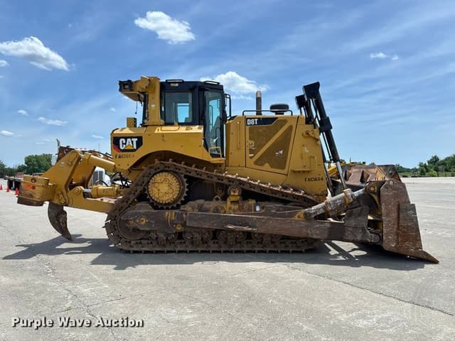 Image of Caterpillar D8T equipment image 3