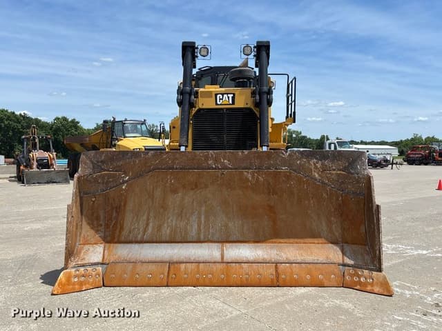 Image of Caterpillar D8T equipment image 1