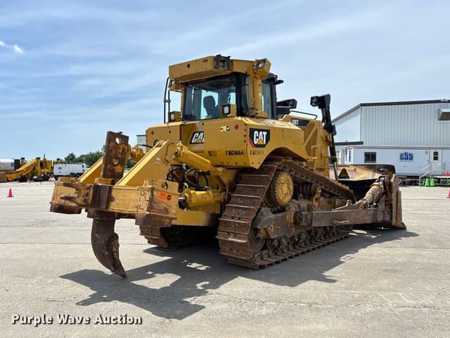 Image of Caterpillar D8T equipment image 4