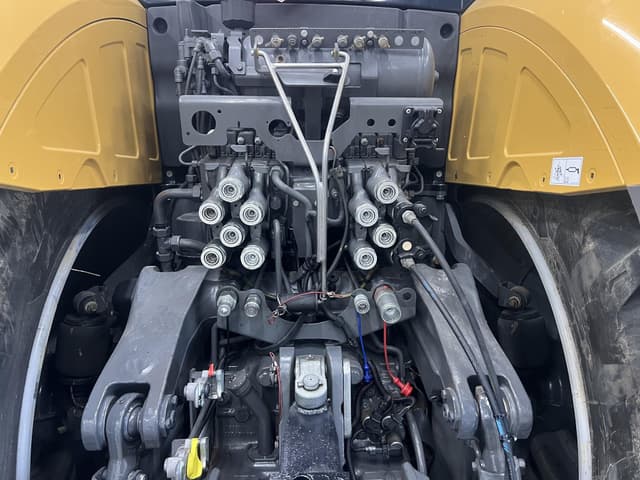 Image of Challenger 1038 equipment image 4