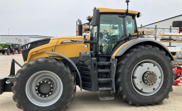 Image of Challenger 1050 equipment image 1