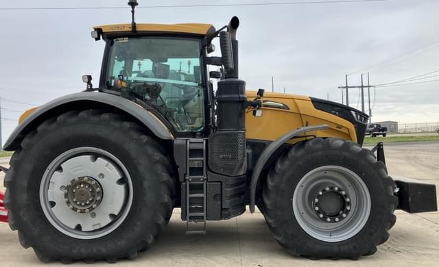 Image of Challenger 1050 equipment image 4