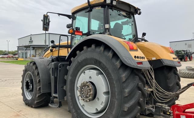 Image of Challenger 1050 equipment image 2