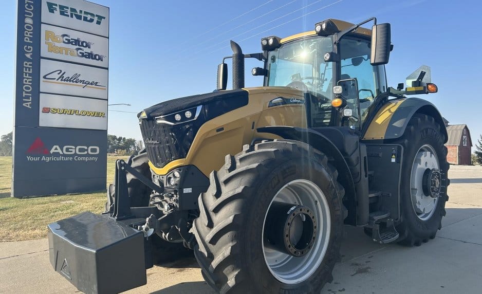 2018 Challenger 1050 Equipment Image0