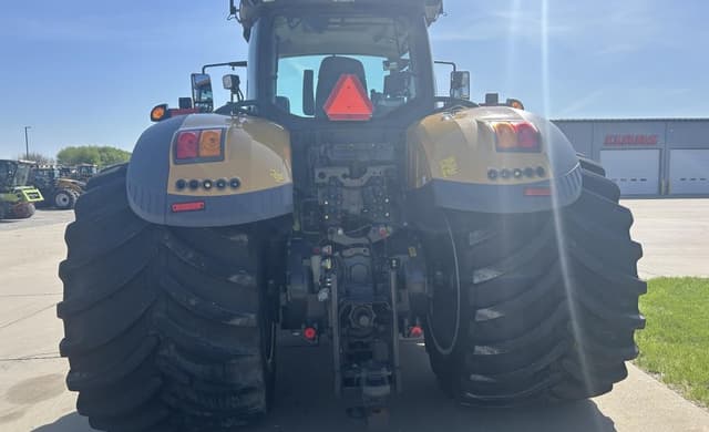 Image of Challenger 1050 equipment image 3