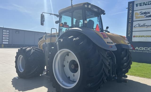 Image of Challenger 1050 equipment image 2