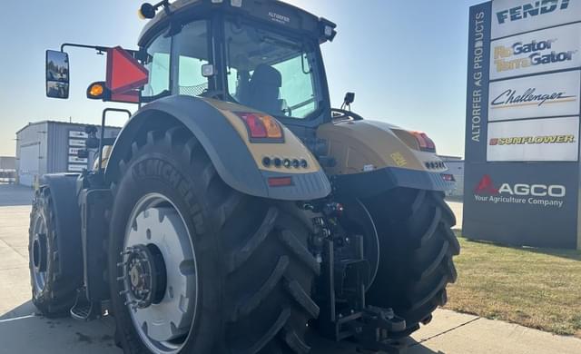 Image of Challenger 1050 equipment image 3