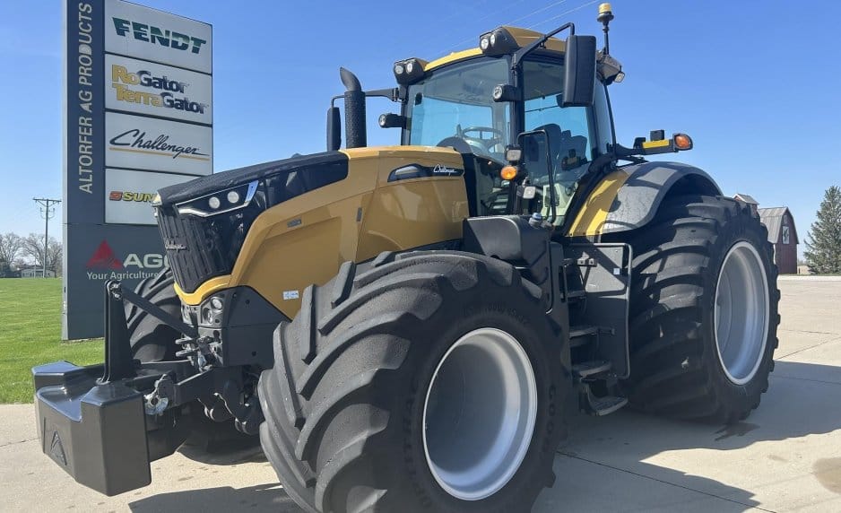 2018 Challenger 1050 Equipment Image0