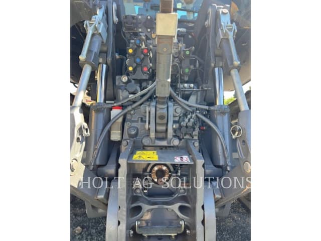 Image of Challenger MT740 equipment image 4