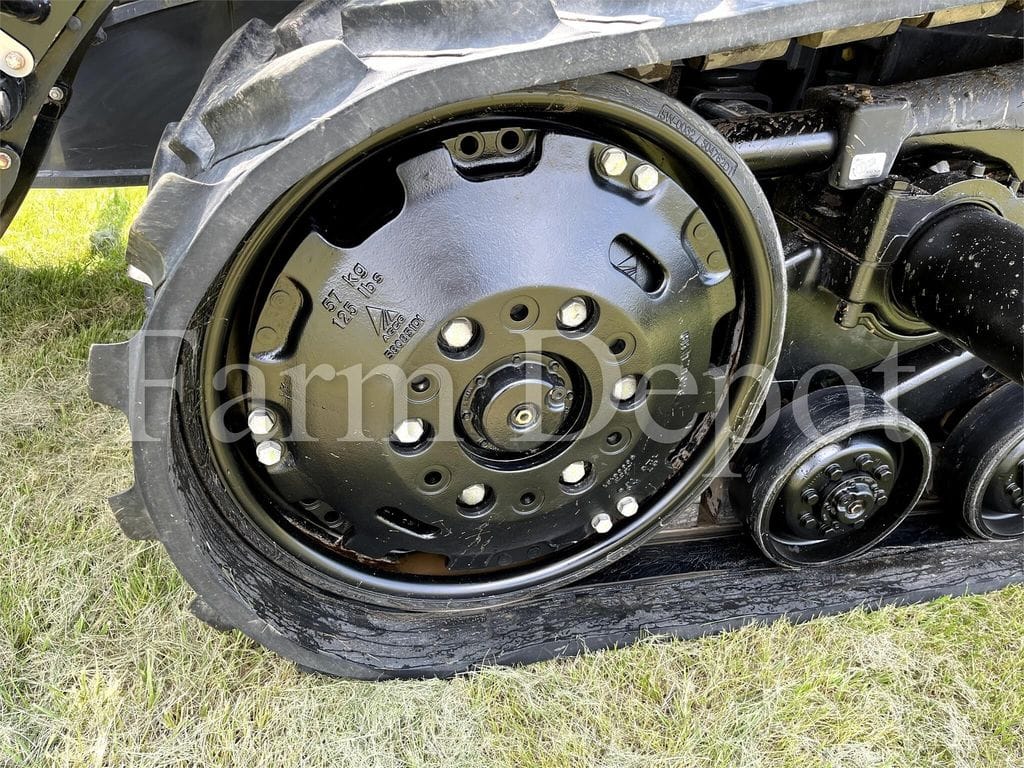 2018 Challenger MT743 Equipment Image0