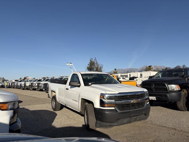 Image of Chevrolet 1500 equipment image 3