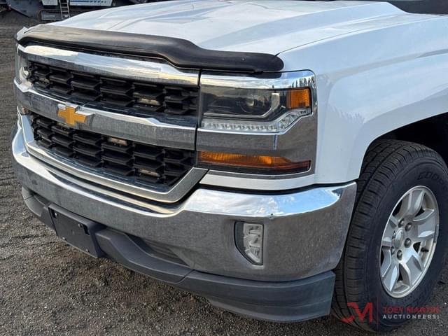 Image of Chevrolet Silverado equipment image 4